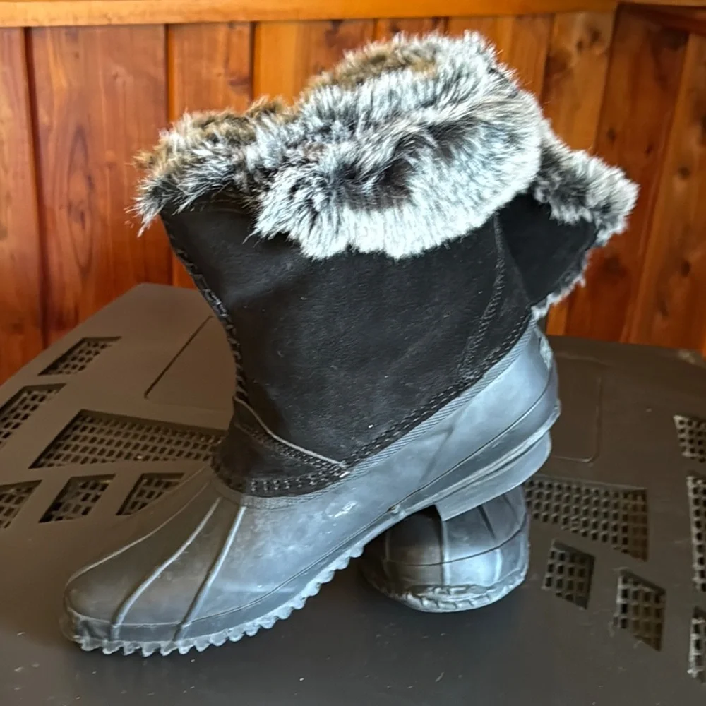 Women's Black Fur-Lined Winter Boots by Bear 🐾 Paw  Nearly New Size 8  👜 36